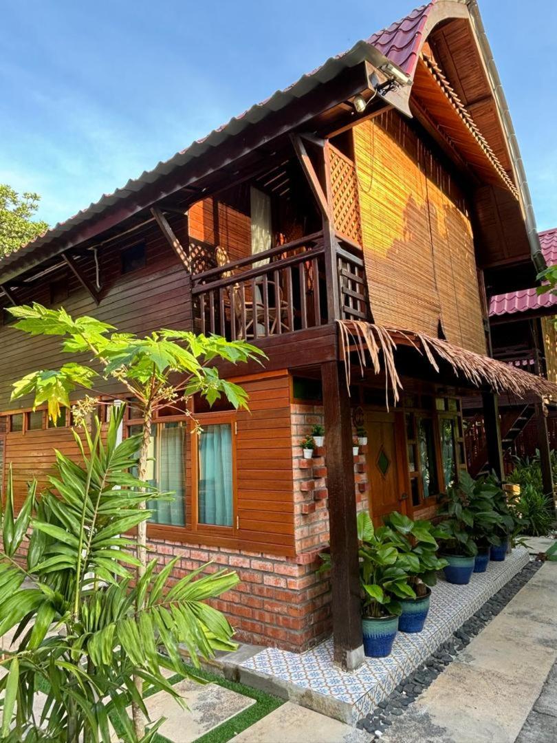 Golden Chenang Village Pantai Cenang  Bagian luar foto